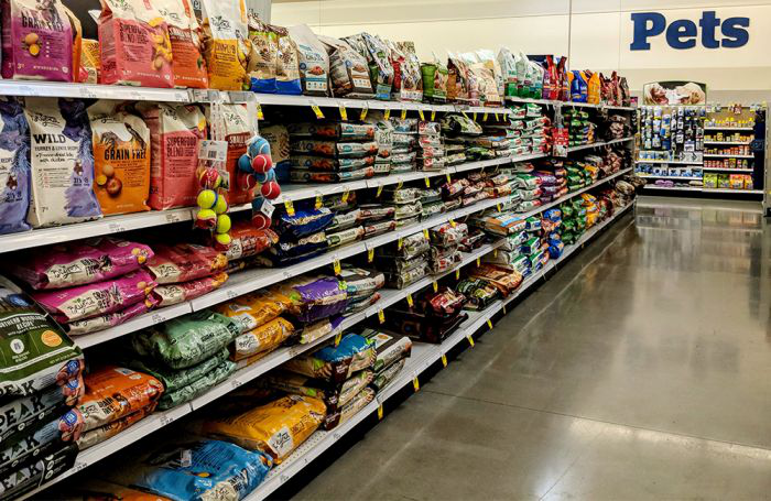 Today’s pet food packaging strives to communicate benefits to potential customers as clearly as possible. | (Photo by Andrea Gantz | WATT Global Media)