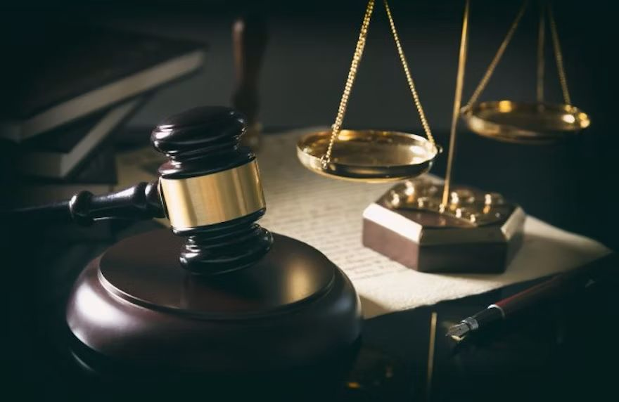 Gavel Scales Justice Law Legal Lawsuit (piotr Adamowicz Big Stock com)