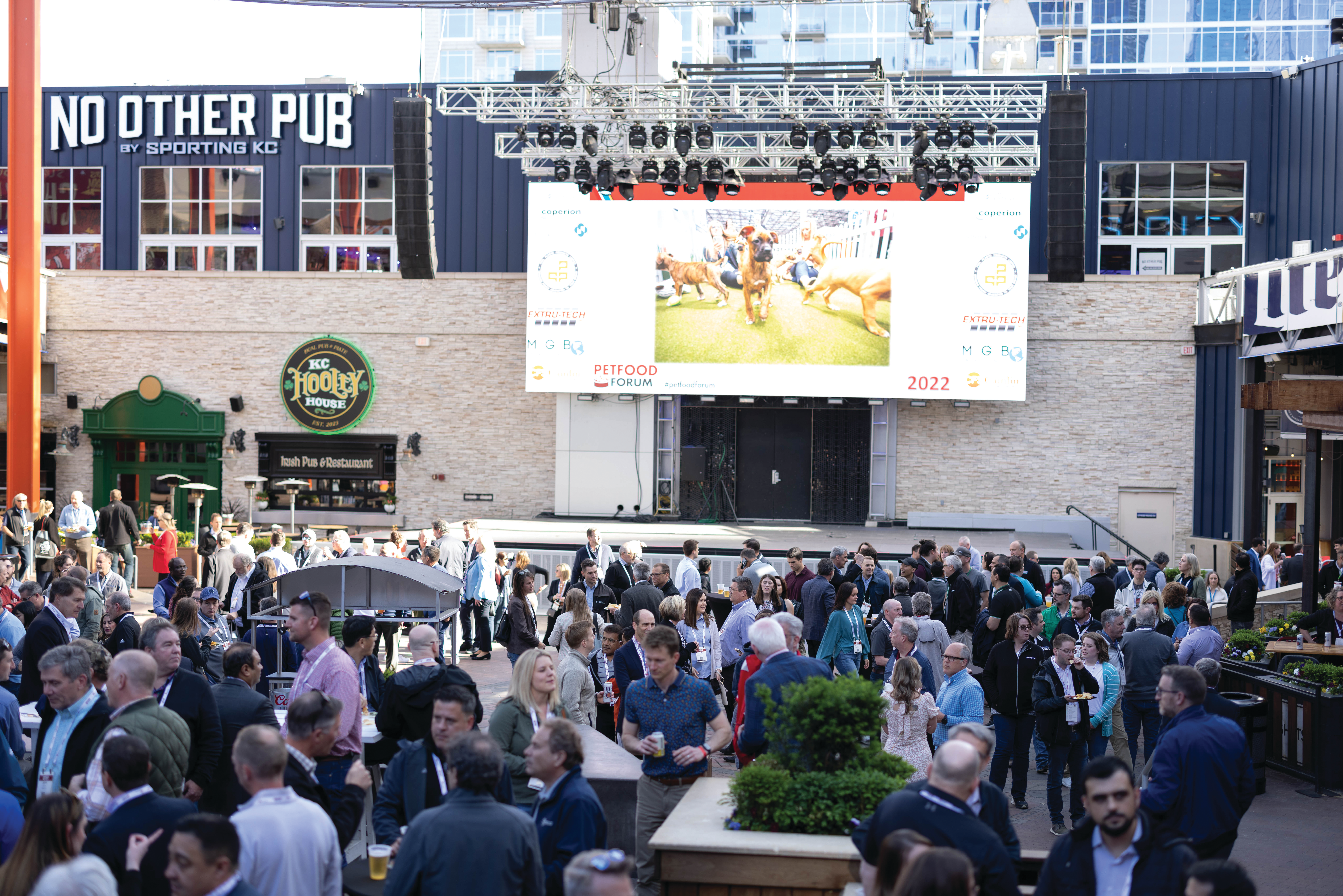 Petfood Forum focuses on networking, including during the opening reception.