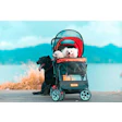 Dois poodles em um carrinho de bebê com um cachorro preto por perto, fundo de paisagem de montanha