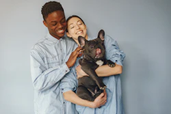 Famílias multiespécie ditam tendências priorizam a saúde e nutrição adequada dos pets.