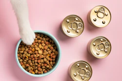 Combinar alimentos secos e úmidos pode evitar problemas renais ao longo da vida dos gatos domésticos.
