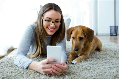 A geração mais jovem usa as redes sociais para impulsionar a descoberta e a compra de produtos através de plataformas como TikTok e Instagram.