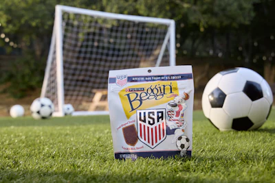 Beggin Us Soccer Crest Treats