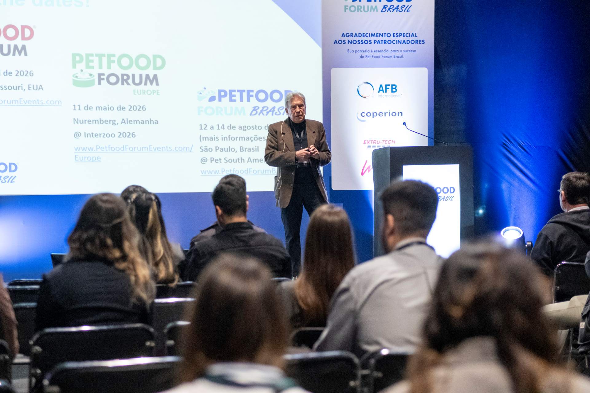 Petfood Forum Brasil 2025 Male Speaker On Stage