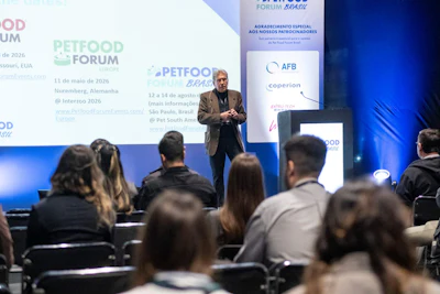 Petfood Forum Brasil 2025 Male Speaker On Stage