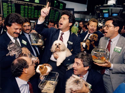 1980s Photo Of A Stock Brokers On The New York Stock Exchange Floor pc Px1 Zx1 Nx