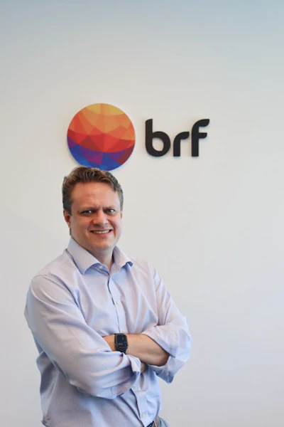 Stanley Andrade, diretor-geral da MBRF Pet, conversou com a Petfood Forum Brasil sobre a história e próximos passos de uma das maiores fabricantes de pet food global.